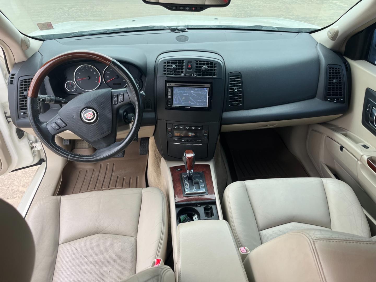 2005 white /TAN Cadillac SRX V6 (1GYEE637250) with an 3.6L V6 DOHC 24V engine, 5-Speed Automatic Overdrive transmission, located at 14700 Tomball Parkway 249, Houston, TX, 77086, (281) 444-2200, 29.928619, -95.504074 - Photo#10